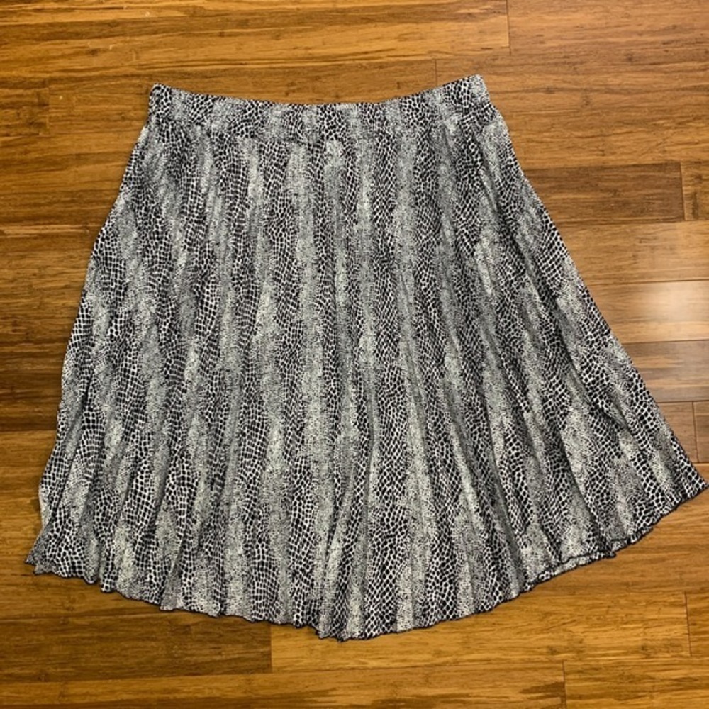 LANE BRYANT Skirt Womens 22/24 Snake Print Pleated A-Line Midi Black White Plus